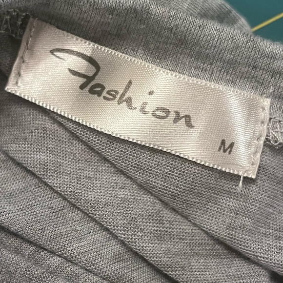 ‘Bee Kind’ Short Sleeve Graphic Tee 🐝 - Picture 5 of 7